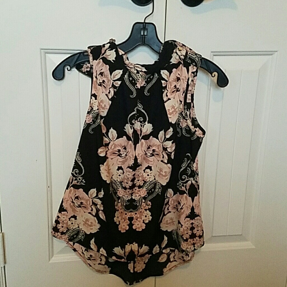 Sleeveless, high neck shirt, petite 8